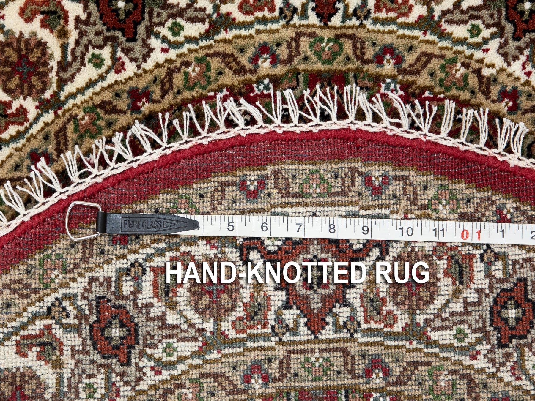 Traditional Rugs LUV528687